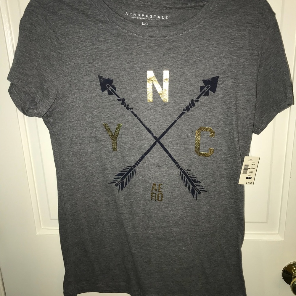 gray t-shirt